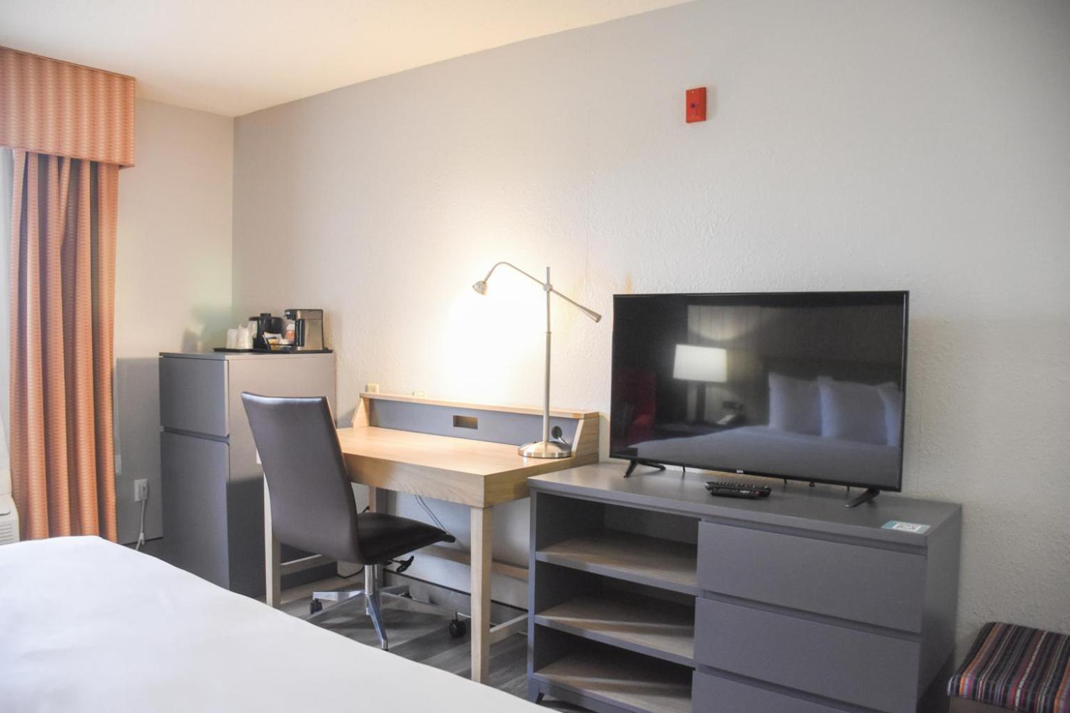 Country Inn & Suites By Radisson Bloomington-Normal West, Il מראה חיצוני תמונה