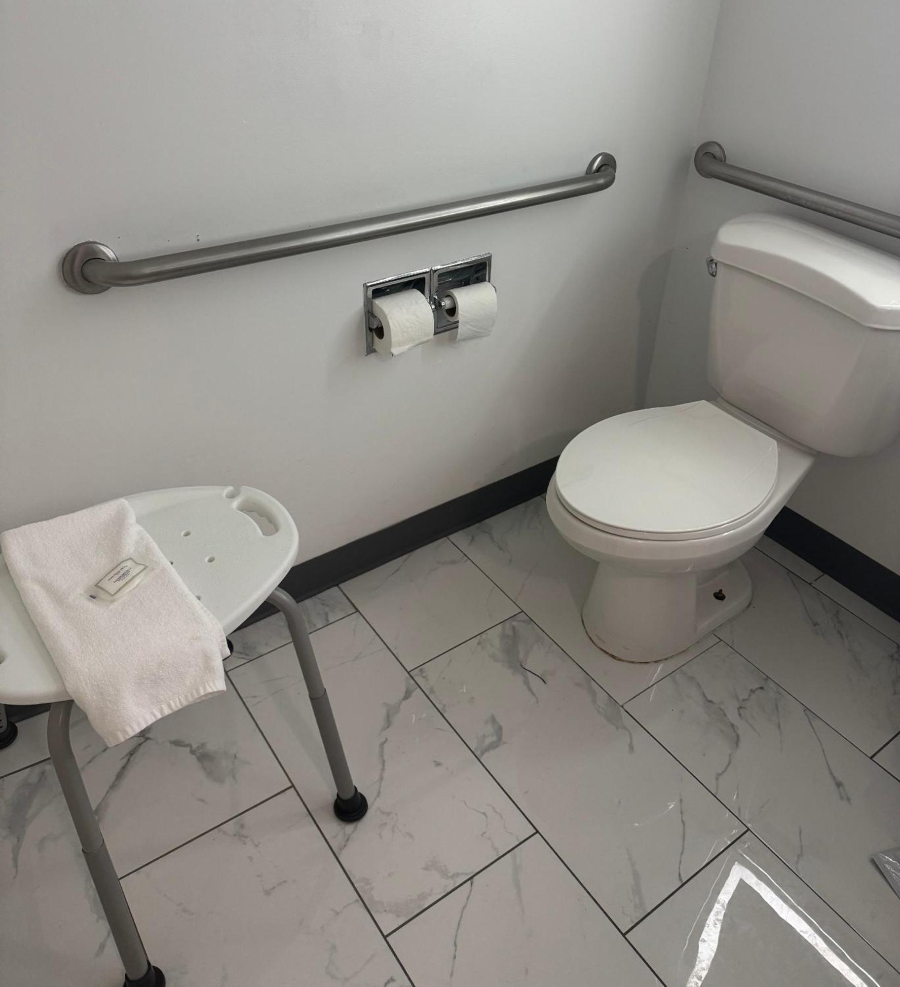 Country Inn & Suites By Radisson Bloomington-Normal West, Il מראה חיצוני תמונה